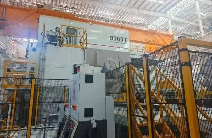 比亞迪首次公開其9000T大壓鑄生產(chǎn)線 比亞迪首次公開其9000T大壓鑄生產(chǎn)線